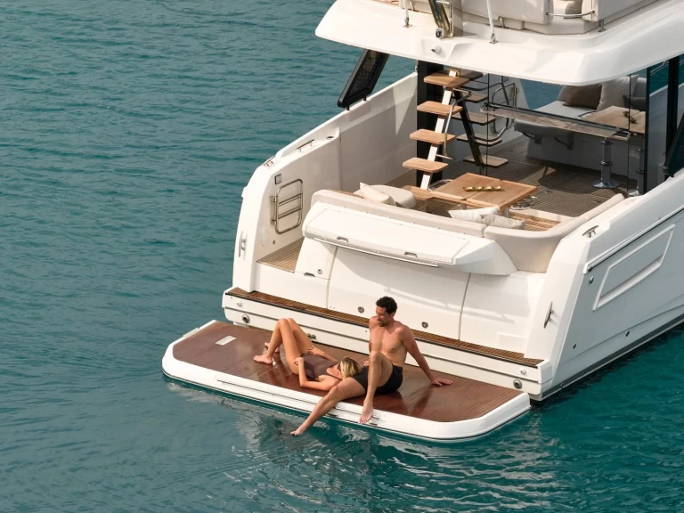 Luxury Yacht rental in Kaštela - Prestige Yachts Prestige F4.3