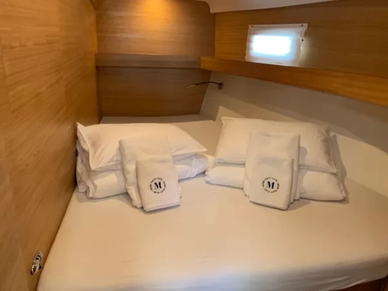 Sailboat for rent Seget Donji at the best price