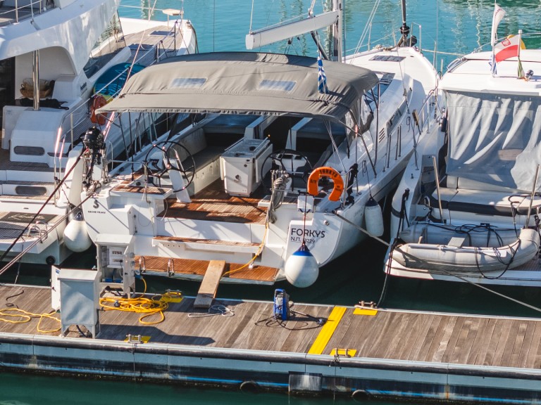 Sailboat for rent Lefkáda at the best price