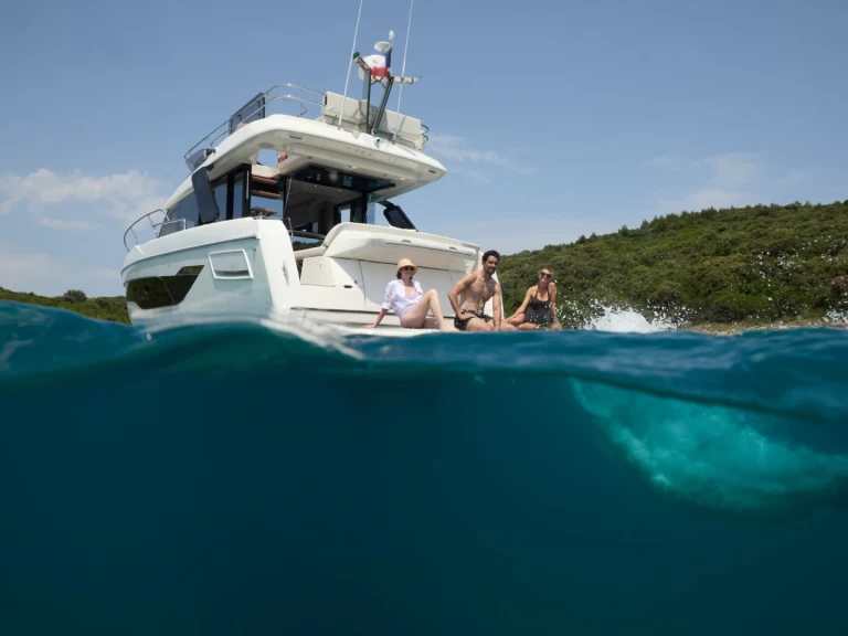 Luxury Yacht for rent Kaštela at the best price
