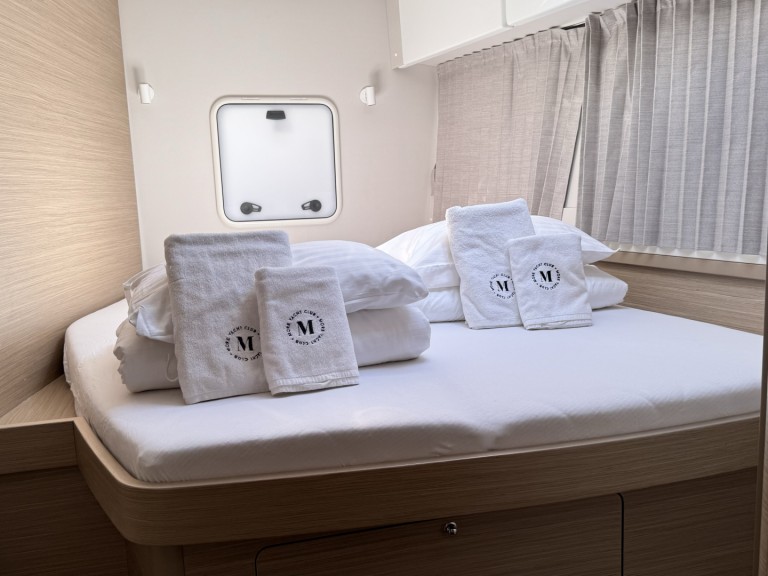 Catamaran rental in Trogir - Lagoon Lagoon 42