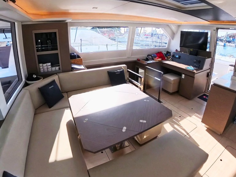 Rent a Leopard Catamarans / Robertson & Caine Leopard 50 - 5 + 1 cab Sukošan