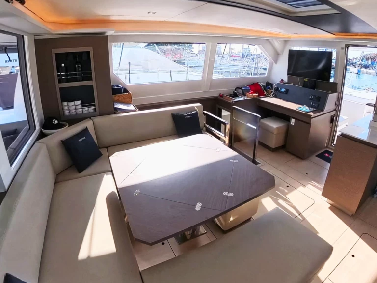 Rent a Leopard Catamarans / Robertson & Caine Leopard 50 - 5 + 1 cab Sukošan