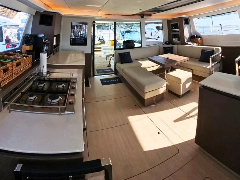 Boat rental Leopard Catamarans / Robertson & Caine Leopard 50 - 5 + 1 cab in Sukošan on Samboat