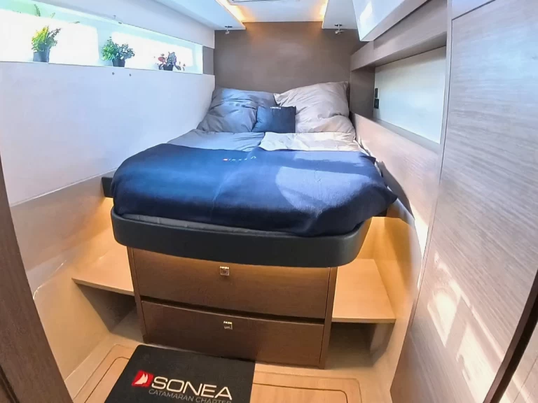 Bareboat Rental Catamaran Leopard Catamarans / Robertson & Caine with a boat licence