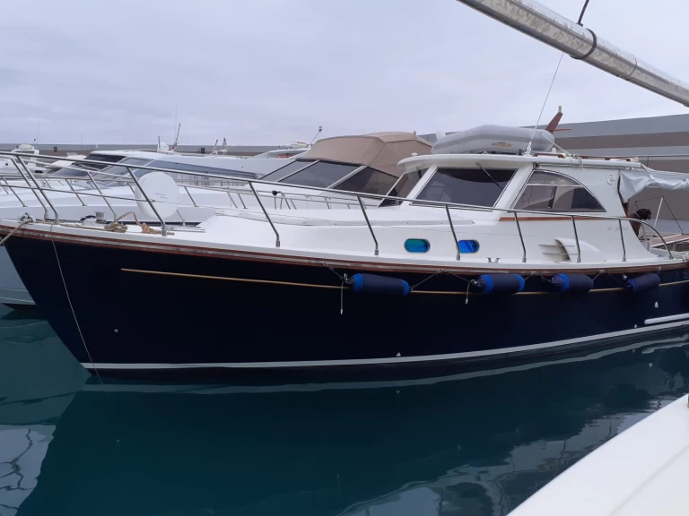 Boat rental Cantieri Estensi Gold star 360 C in Alassio on Samboat