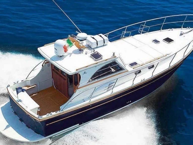 Motorboat rental with or without captain Cantieri Estensi Alassio