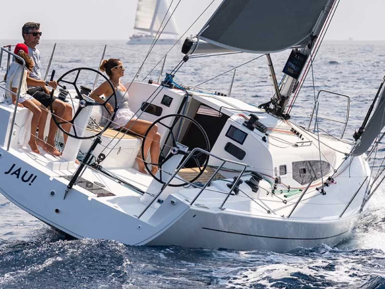 Rent a J 36 J 36 La Trinité-sur-Mer