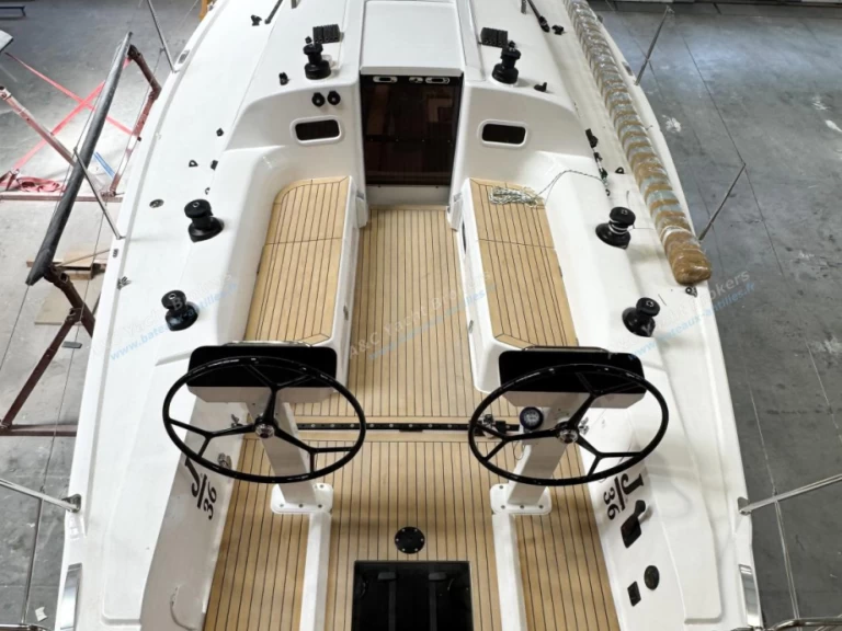 Yacht charter La Trinité-sur-Mer cheap J 36