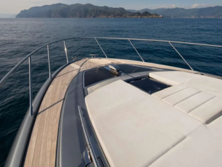 Motorboat for rent Portofino at the best price