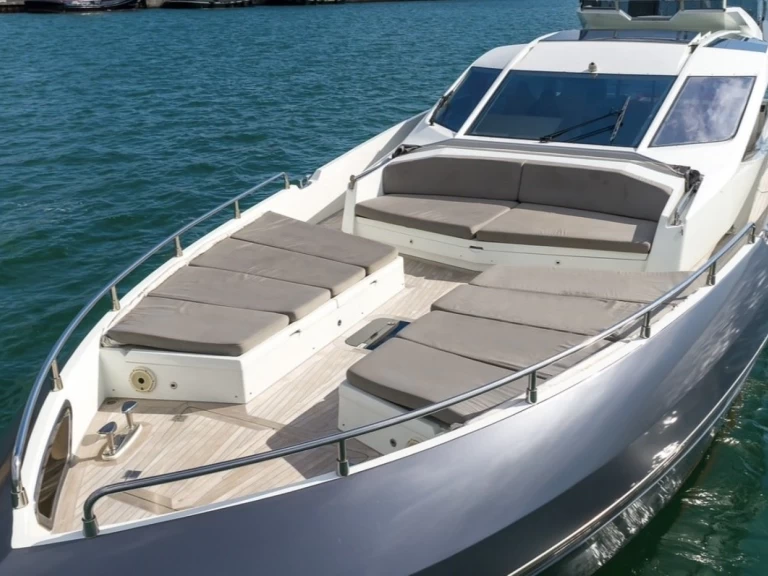 Luxury Yacht rental in Miami Beach - Numarine 80