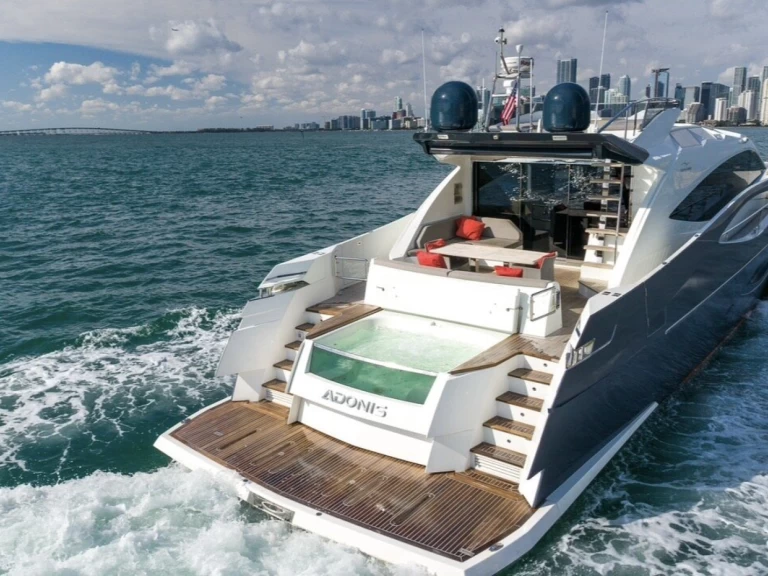 Bareboat Rental Luxury Yacht Numarine with a boat licence