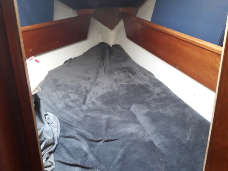 Sailboat for rent Saint-Brieuc at the best price