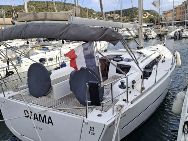 Sailboat for rent Ajaccio at the best price