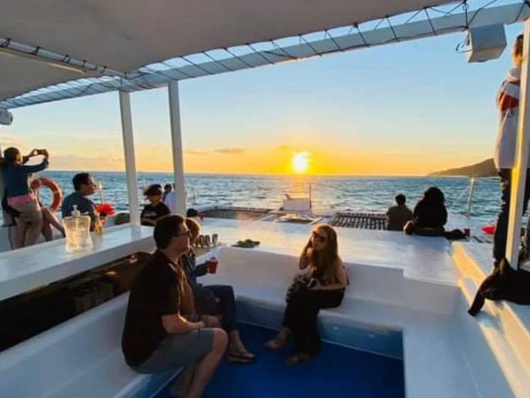 Bareboat Rental Luxury Yacht Custom Made with a boat licence