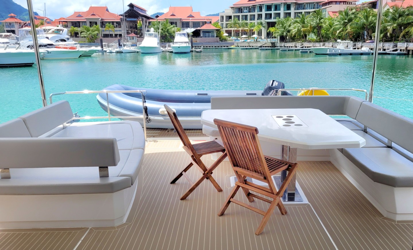 Rent a Motorboat Leopard 53 Powercat in Eden Island (Akula) | SamBoat