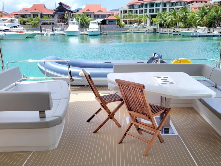 Motorboat rental with or without captain Leopard Eden Island