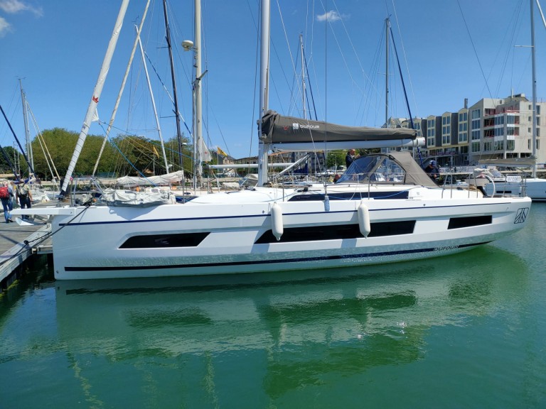 Bareboat Rental Sailboat Dufour with a boat licence