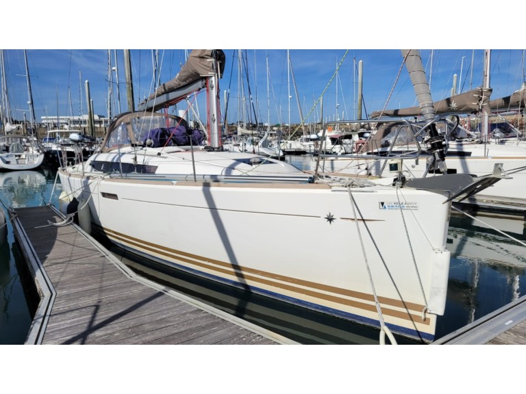 Sailboat rental in Saint-Quay-Portrieux - Jeanneau Sun odyssey 379 performance
