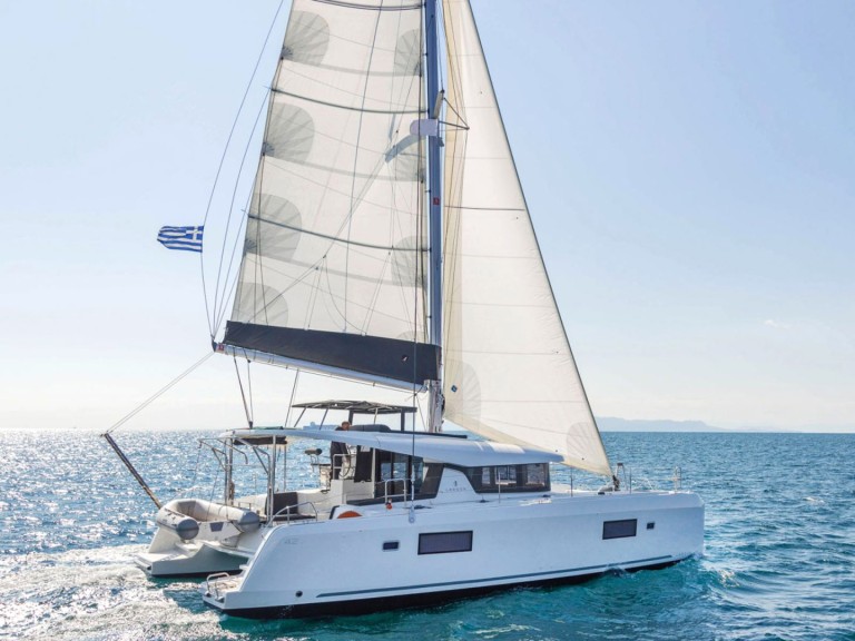 Boat rental Lagoon Lagoon 42 in Lávrio on Samboat