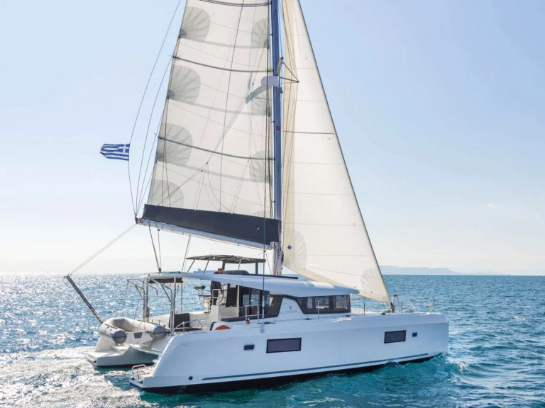 Boat rental Lagoon Lagoon 42 in Lávrio on Samboat