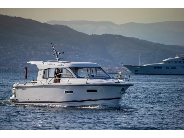 Bareboat Rental Motorboat Nimbus with a boat licence