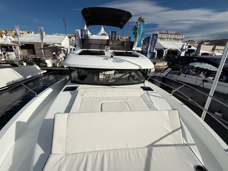 Motorboat rental with or without captain Bénéteau Split