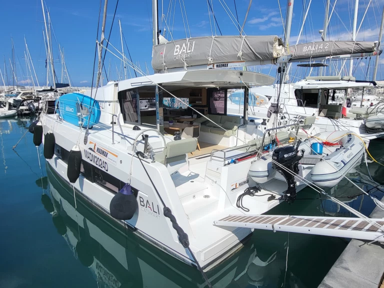Yacht charter Golfo Aranci cheap Bali Catsmart