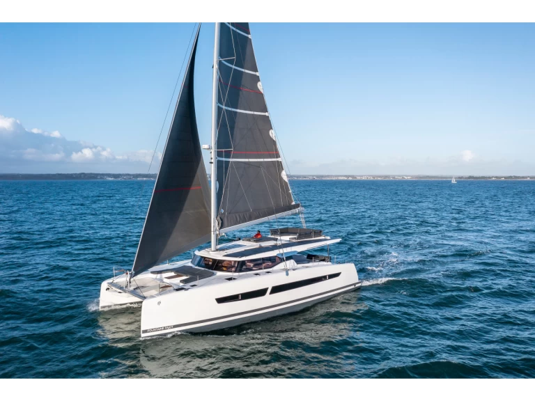 Yacht charter Hyères cheap Aura 51