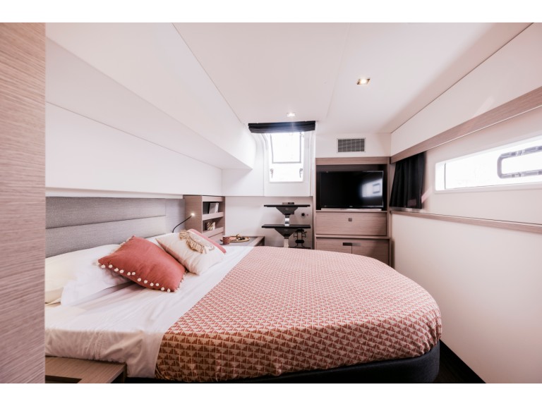 Boat rental Fountaine Pajot Aura 51 - 5 cabins in Hyères on Samboat
