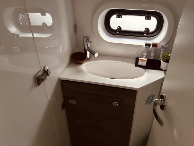 Yacht charter Lefkáda cheap Bali 4.2