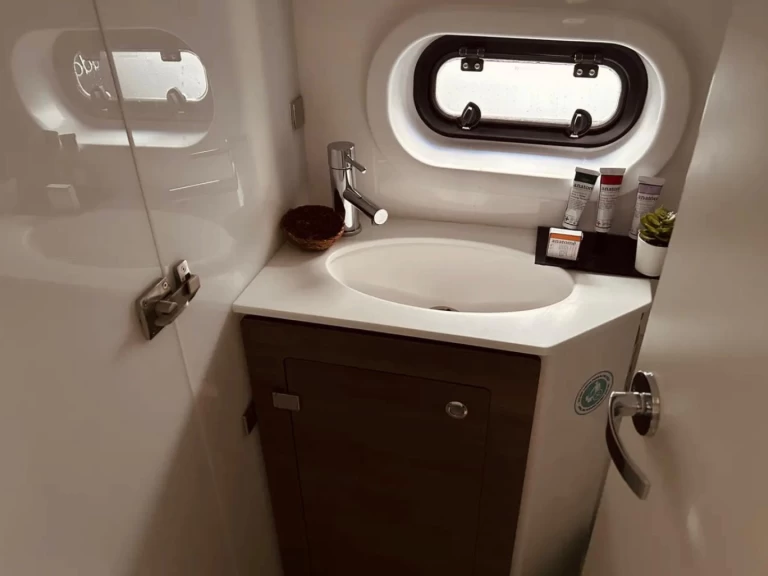 Yacht charter Lefkáda cheap Bali 4.2