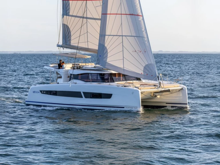 Boat rental Fountaine Pajot Fountaine Pajot FP 41 Quatuor 3 in Saint-Raphaël on Samboat