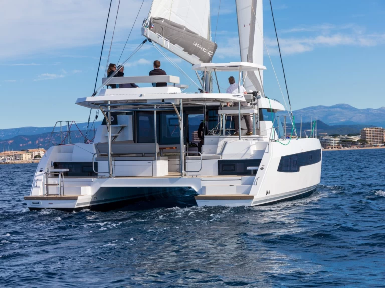 Boat rental Leopard Catamarans / Robertson & Caine Leopard 42 - 3 cab. in Saint-Raphaël on Samboat