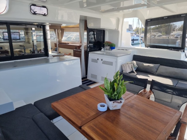 Yacht charter Lefkáda cheap Lagoon 46