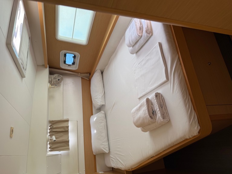 Boat rental Lagoon Lagoon 400 S2 in Tourlos on Samboat