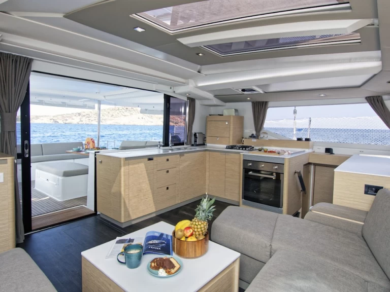 Yacht charter Lávrio cheap Tanna 47