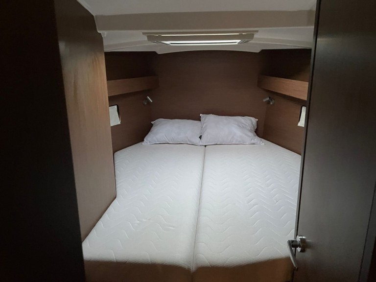 Sailboat rental in Rhodes (City) - Bénéteau Oceanis 40.1