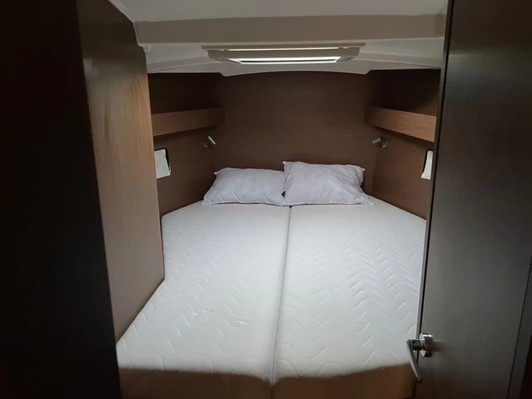 Sailboat rental in Rhodes (City) - Bénéteau Oceanis 40.1