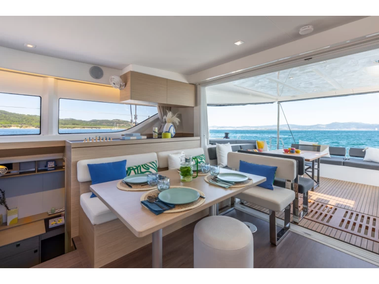 Catamaran rental in Capo d'Orlando - Lagoon Lagoon 43