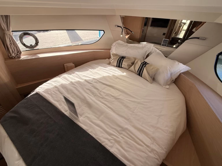 Yacht charter Split cheap Swift Trawler 37 Fly