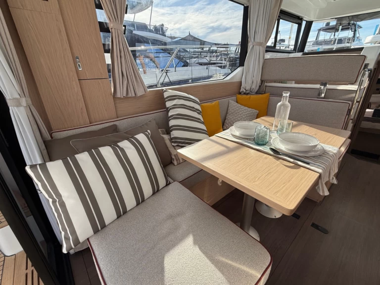 Motorboat rental in Split - Bénéteau Swift Trawler 37 Fly