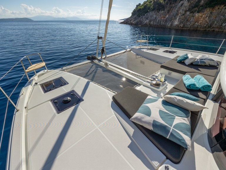 Catamaran rental in Lefkáda - Lagoon Lagoon 43