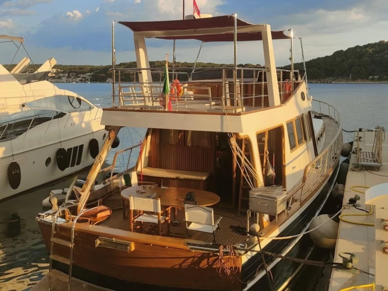 Motorboat rental in Corfu - Cantiere Azzurro 58