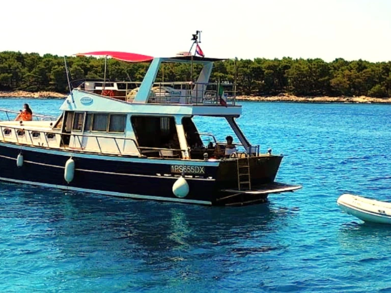 Boat rental Cantiere Azzurro 58 in Corfu on Samboat