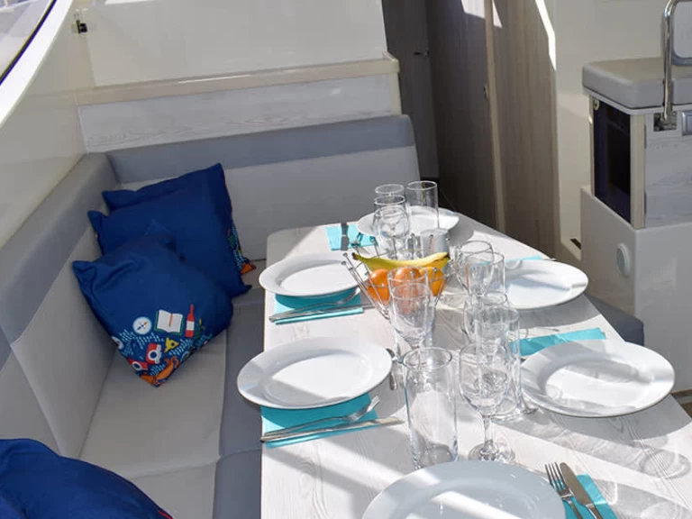 Motorboat rental with or without captain Le Boat Homps