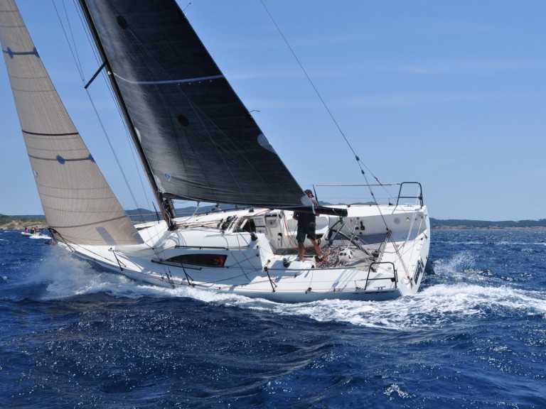 Yacht charter Cherbourg-en-Cotentin cheap Jpk 1010