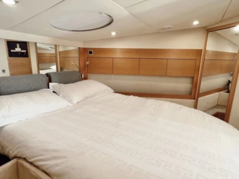 Boat rental PHANTOM Phantom, 52  in Dubai Marina on Samboat