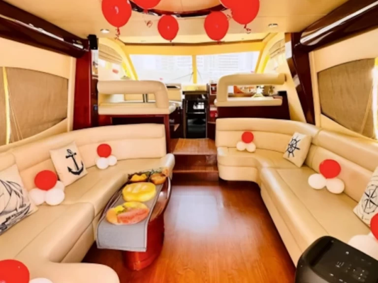 Boat rental Majesty Yachts 50 in Dubai Marina on Samboat