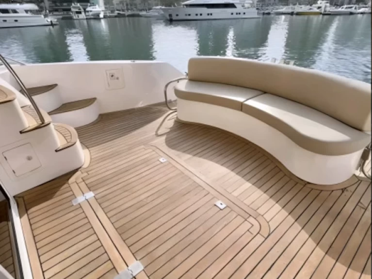 Luxury Yacht rental with or without captain Majesty Yachts Dubai Marina